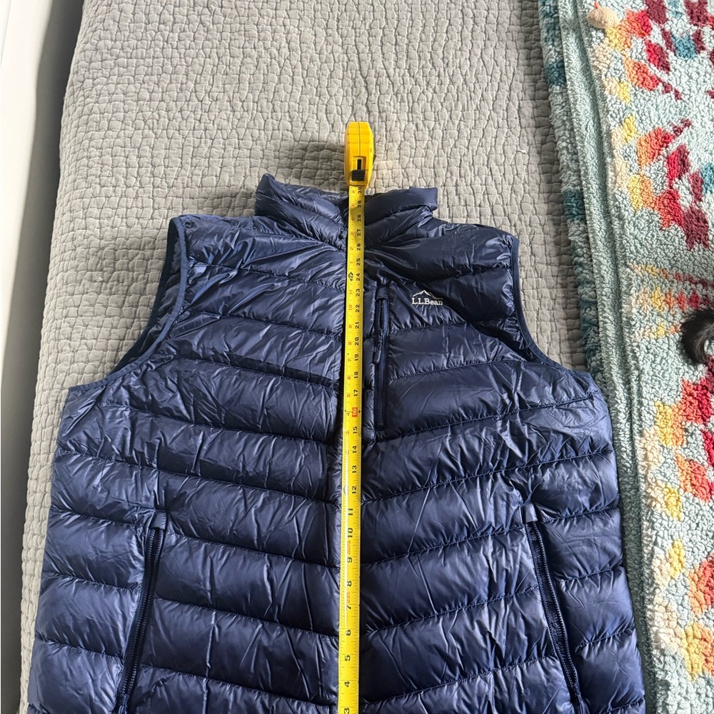L.L. Bean Men's Navy Vest - Picture 6 of 6